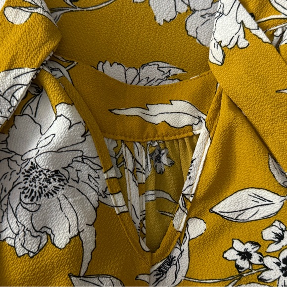 NWOT Papermoon Halter Tie Neck Sleeveless Blouse - Picture 3 of 5